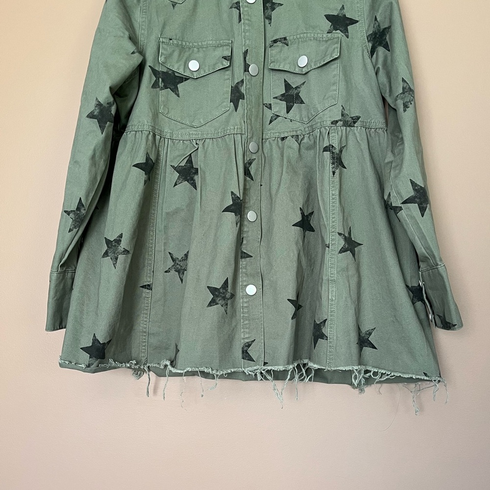 {Davi & Dani} Star Print Frayed Army Babydoll Jacket in Olive - Womens Small - Picture 3 of 10